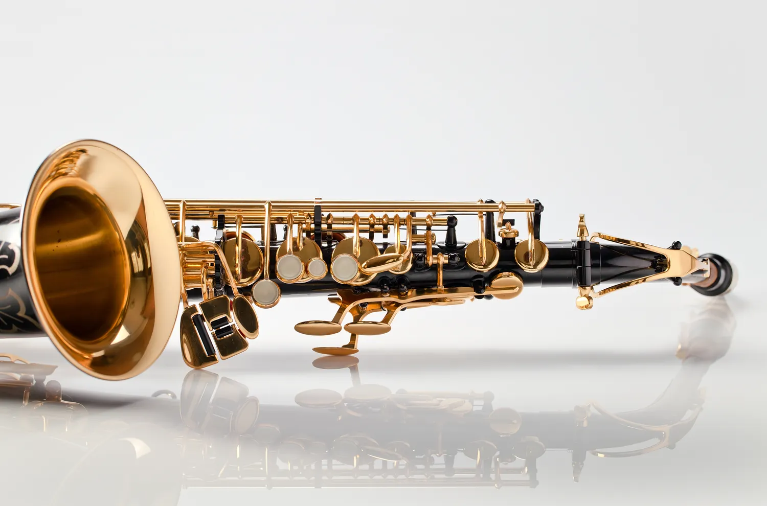 Ile waży saksofon barytonowy?