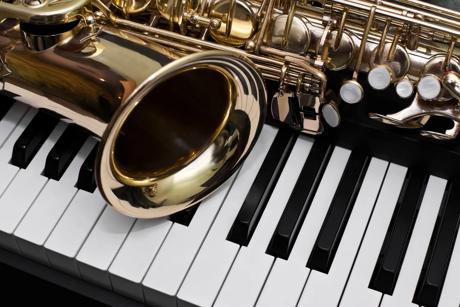 Saksofon ile kosztuje?