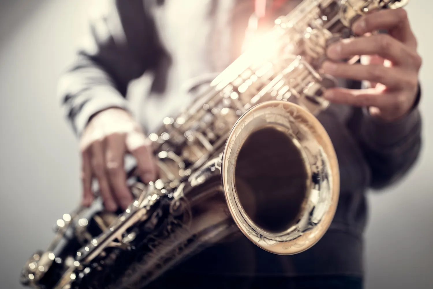 O ile transponuje saksofon altowy?